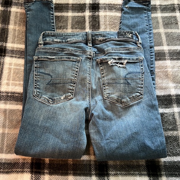 American Eagle High Rise - Picture 2 of 4